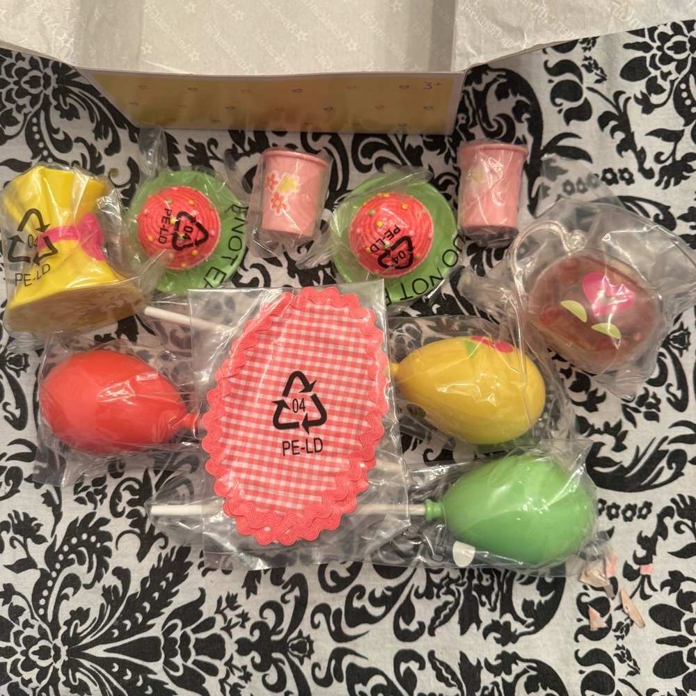 American Girl Birthday Party Set Box - Picture 5 of 5